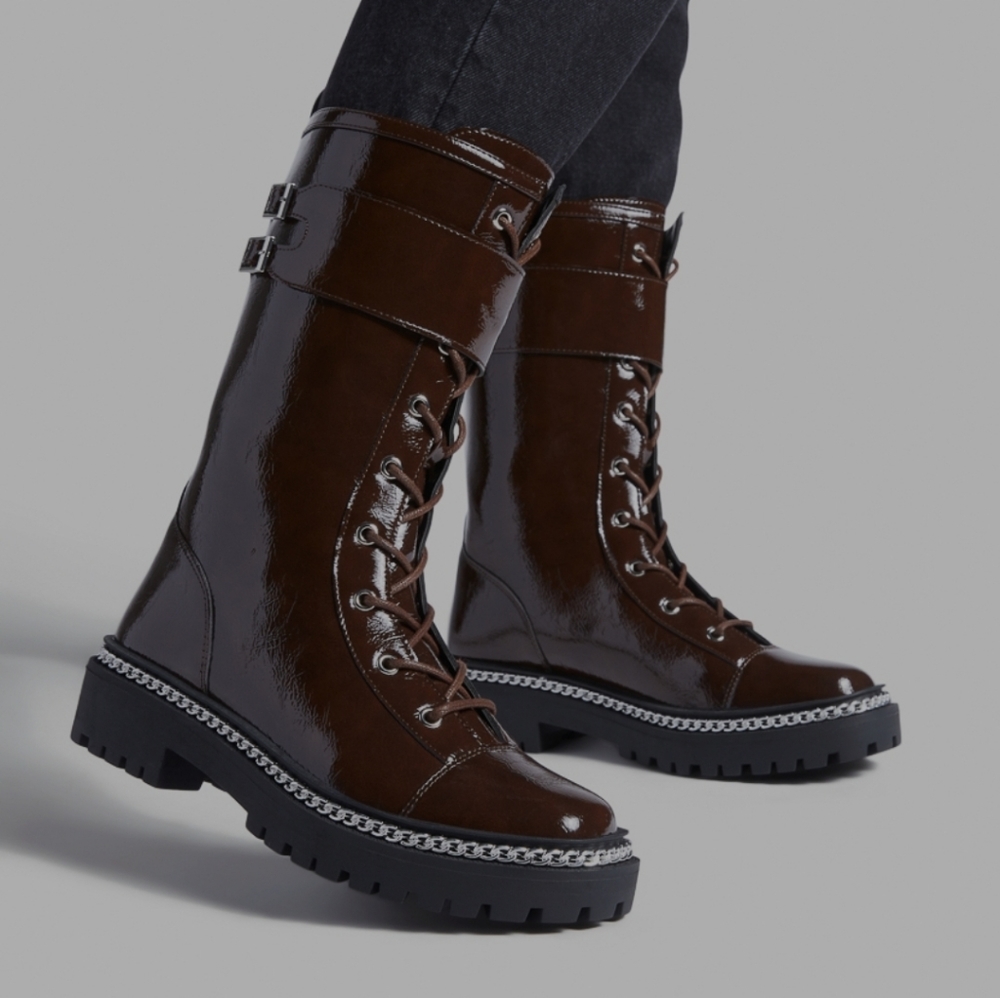 Shoe Dazzle size 8 brown flat lace up boots